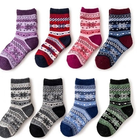 New lot of 4 warm thick kid’s socks - Picture 1 of 5